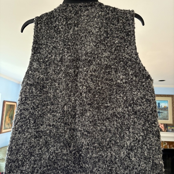 Weave of the Irish Boucle Charcoal Gray Wool Vest in Medium - Picture 2 of 4